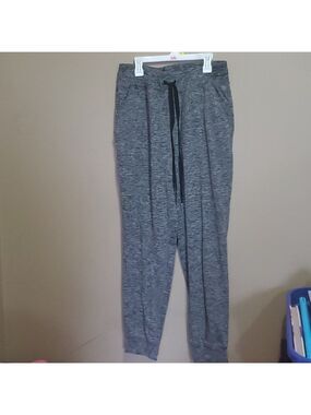 Amazon essentials pants size medium